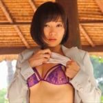 階戸瑠李グラビア動画 濡れたパンツスーツを脱ぎ極小下着を野外エロ露出