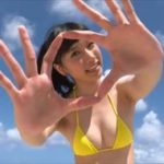 森川彩香グラビア動画 黄色ビキニのぷるるん美乳女子オンザビーチ!!