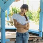 甘夏ゆずグラビア動画 Tシャツ＆ジーパンにエプロンからのエロ展開野外露出