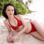 松山メアリグラビア動画 エロキュートすぎる赤ビキニの彼女とビーチデート