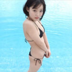 花咲ひよりグラビア動画 エチエチなマイクロビキニのロリロリ巨乳女子