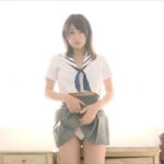 池田愛恵里グラビア動画 セーラー服を脱いで魅せるドット柄下着の美乳ボディ