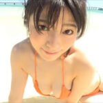 山田かなグラビア動画 ビーチに舞い降りたオレンジビキニのえちえちG乳女子